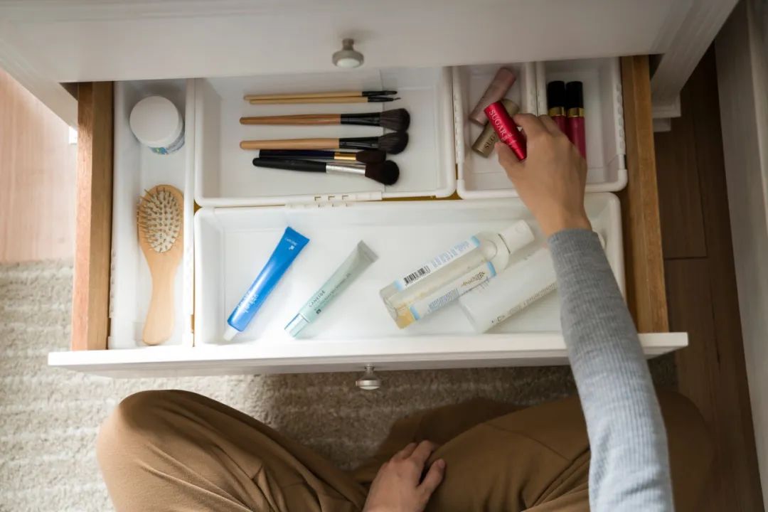 全网都在扒的「化妆桌整理干货」,太实用了! 全网都在扒的「化妆桌整理干货」,太实用了!
