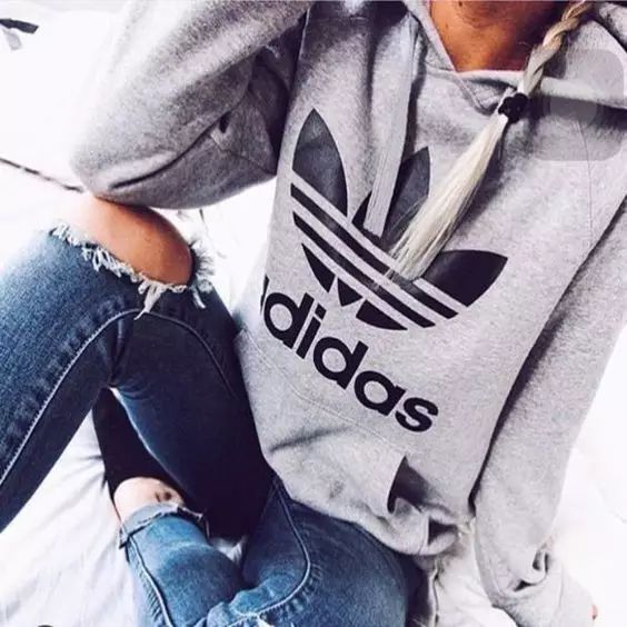 叠衣服时只要一个动作,衣服再多也不怕乱! 叠衣服时只要一个动作,衣服再多也不怕乱!